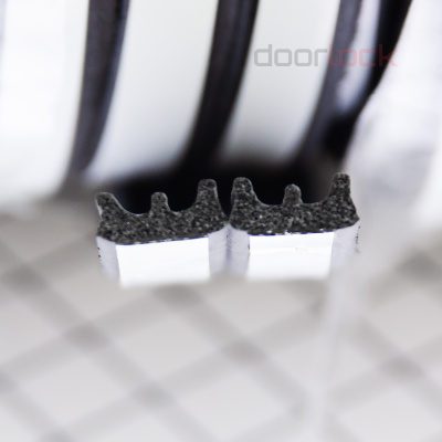 "Уплотнитель дверной  DOORLOCK EPDM E-образный  4х9мм, черный,  самоклеящийся, рулон 150м"